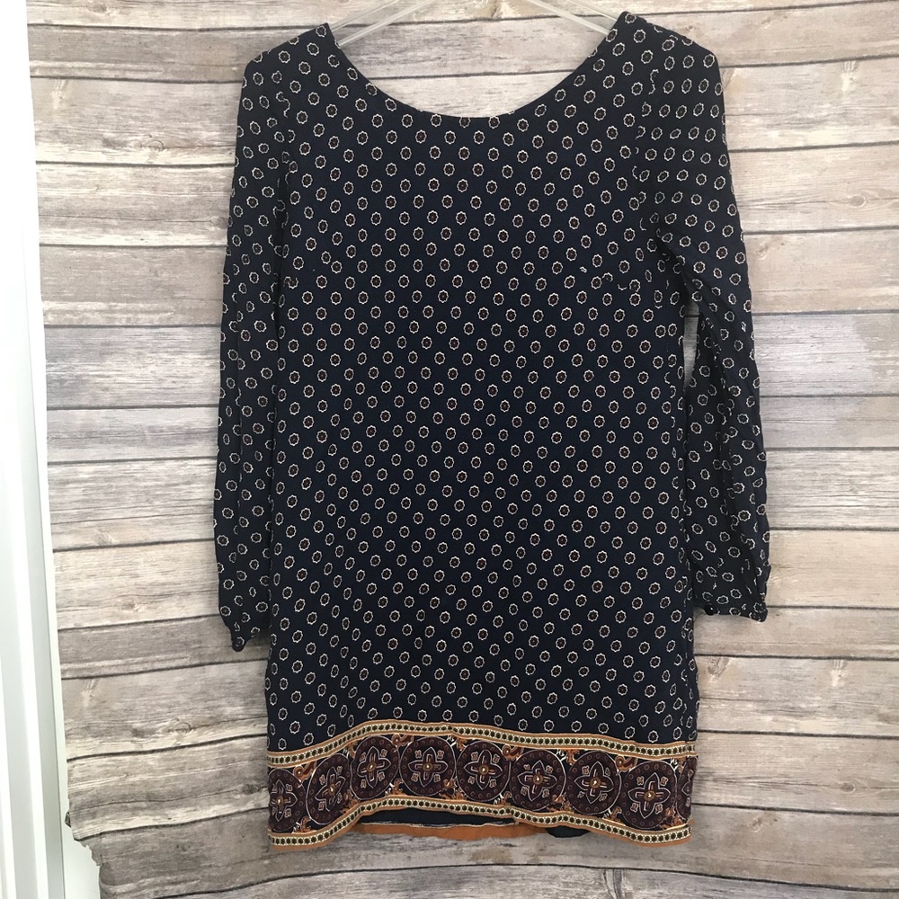 LONGSLEEVE MEDALLION DRESS
